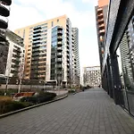 Comfortable 2 Bedroom Flat With Great View Near Canary Wharf