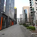 Comfortable 2 Bedroom Flat With Great View Near Canary Wharf