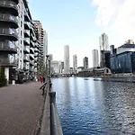 Comfortable 2 Bedroom Flat With Great View Near Canary Wharf