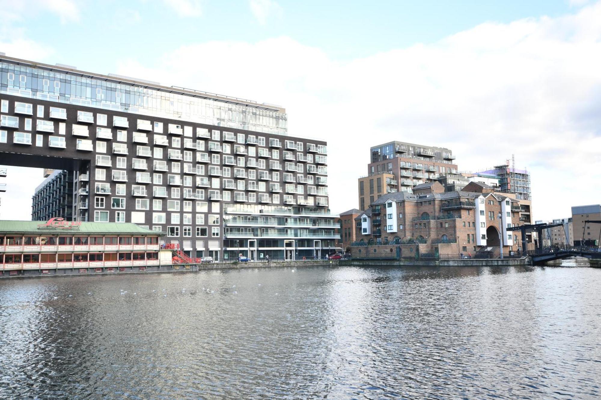 Comfortable 2 Bedroom Flat With Great View Near Canary Wharf * Londra